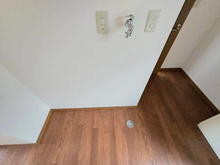 物件内観写真11　(洗濯機置場)