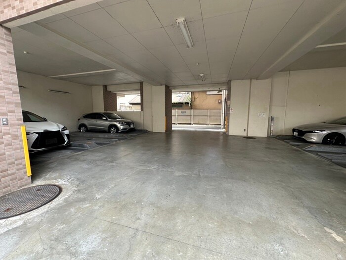 物件外観写真4　(駐車場)