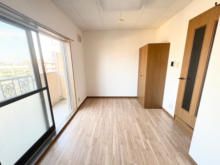 物件内観写真10　(居室)