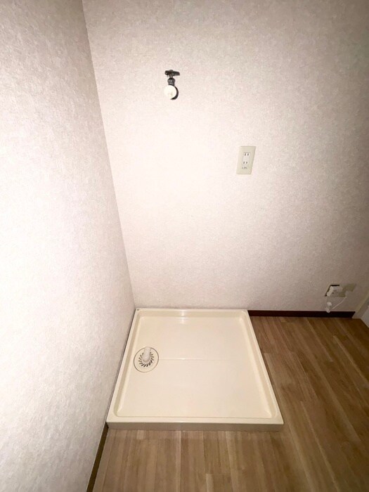 物件内観写真16　(洗濯機置場)