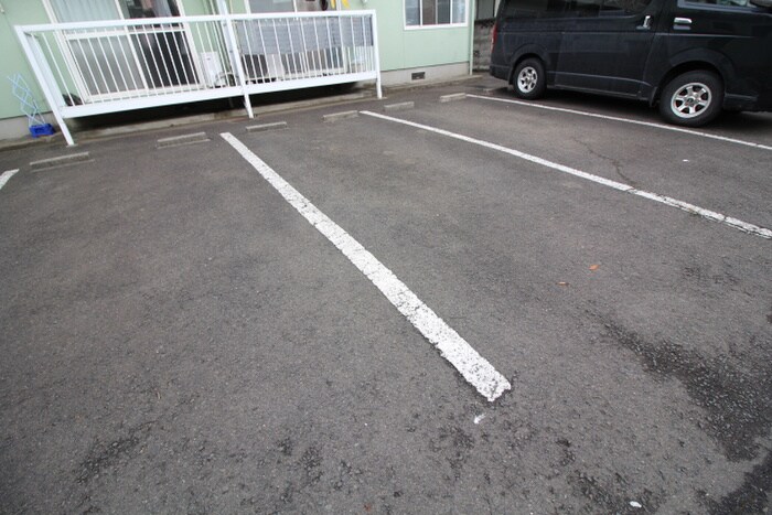 物件外観写真6　(駐車場)