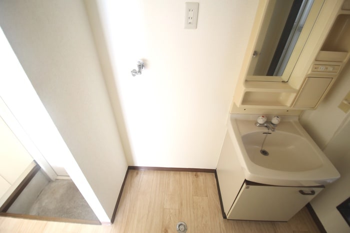 物件内観写真16　(洗濯機置場)