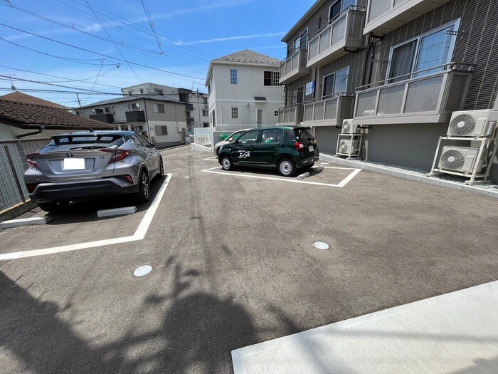 物件外観写真6　(駐車場)