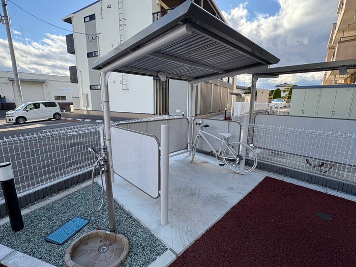 物件外観写真4　(駐輪場)