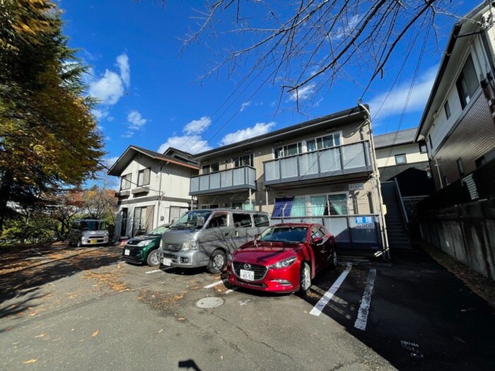 物件外観写真3　(駐車場)