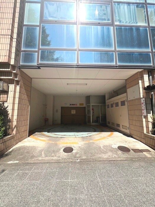 物件外観写真5　(駐車場)