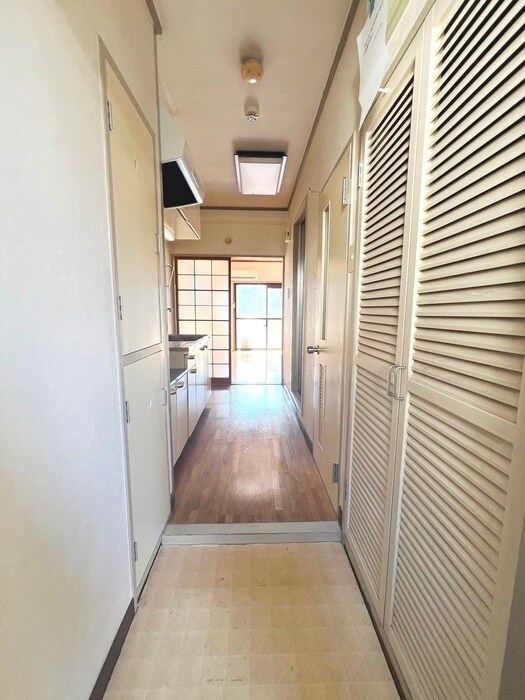 物件内観写真16　(玄関)