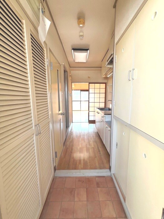 物件内観写真16　(玄関)