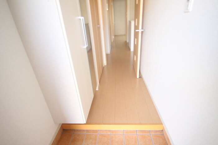 物件内観写真9　(玄関)