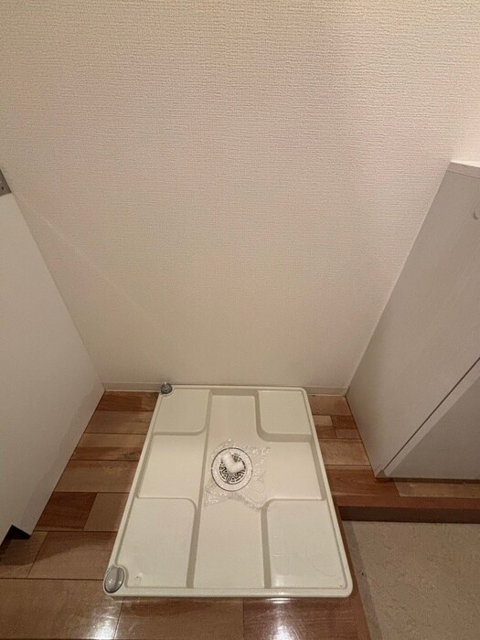 物件内観写真16　(洗濯機置場)