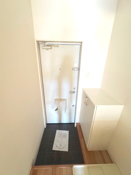 物件内観写真17　(玄関)