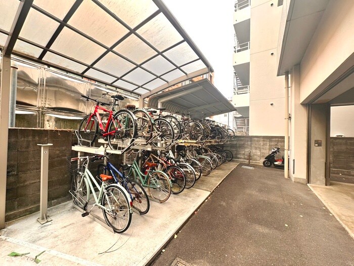 物件外観写真4　(駐輪場)