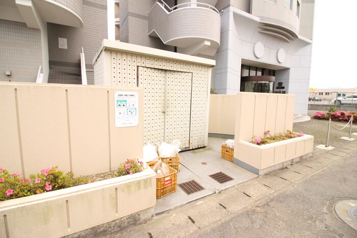 物件外観写真5　(エントランス部分)