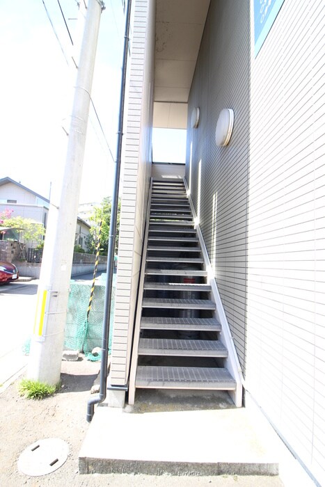 物件外観写真4　(エントランス部分)