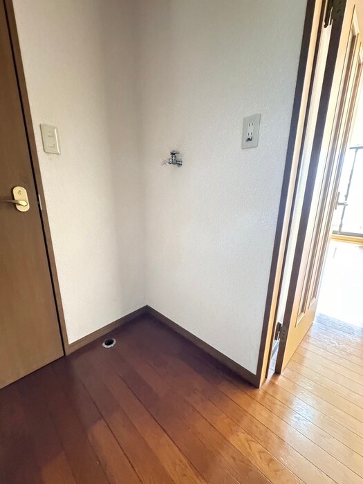 物件内観写真14　(洗濯機置場)