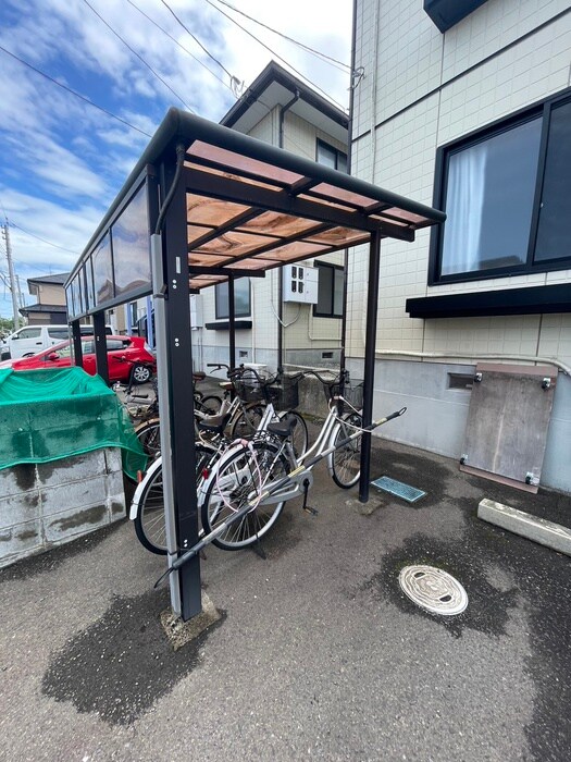 物件外観写真3　(駐輪場)