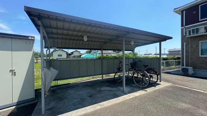 物件外観写真4　(駐輪場)