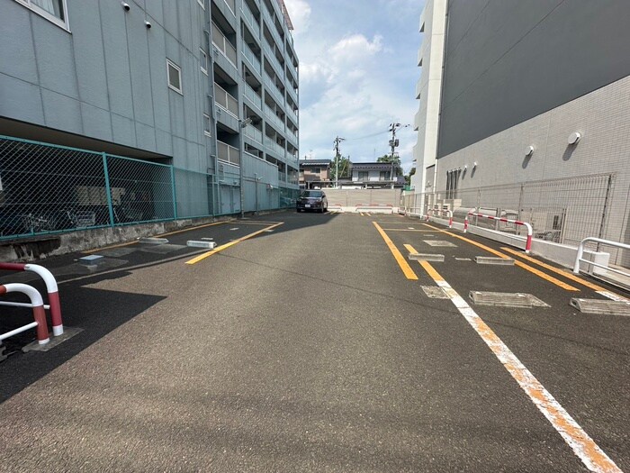 物件外観写真4　(駐車場)