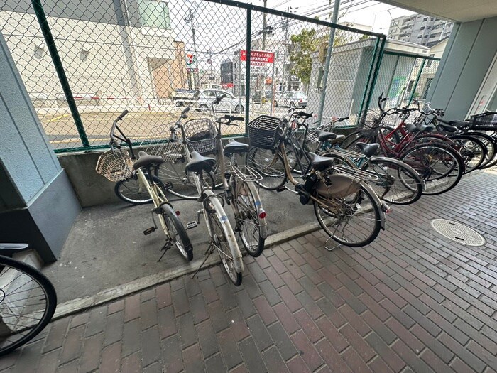 物件外観写真5　(駐輪場)