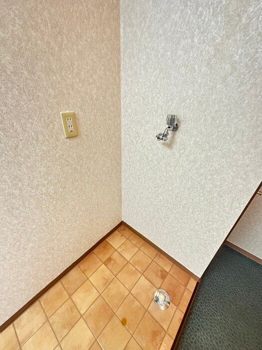 物件内観写真13　(洗濯機置場)