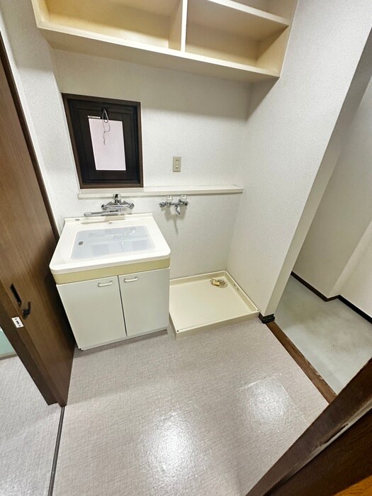 物件内観写真15　(洗濯機置場)