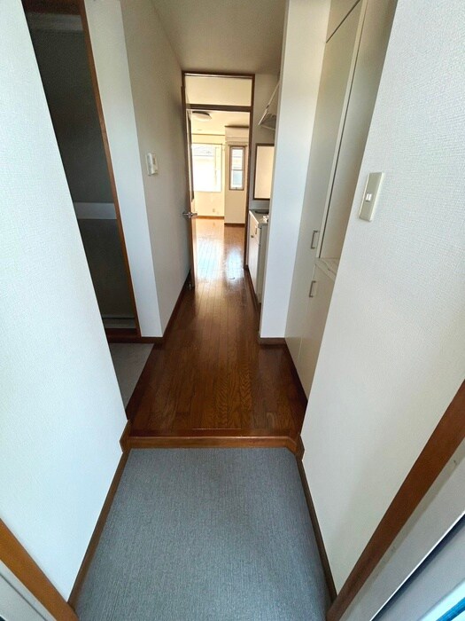 物件内観写真13　(玄関)