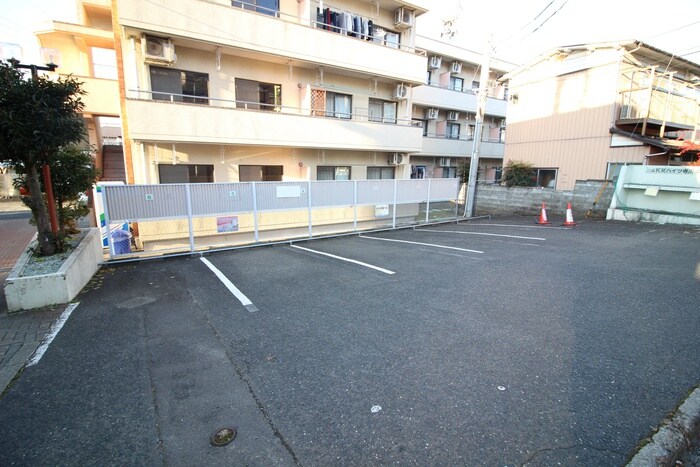 物件外観写真3　(駐車場)