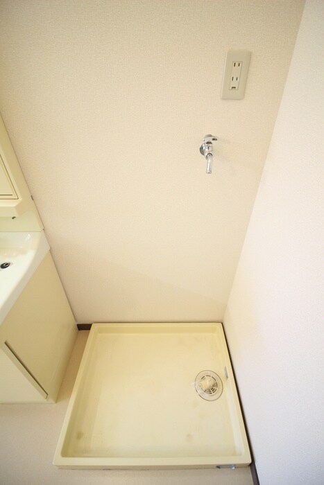 物件内観写真16　(洗濯機置場)