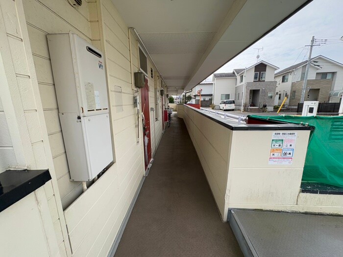 物件外観写真5　(エントランス部分)