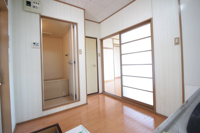 物件内観写真16　(玄関)