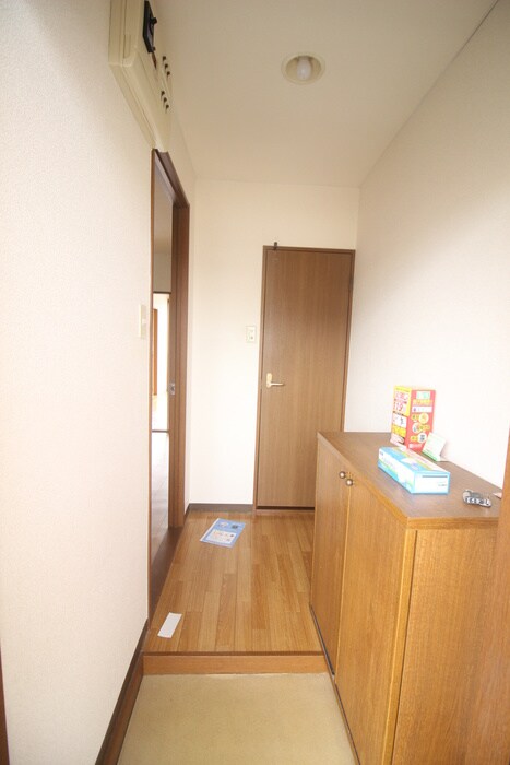 物件内観写真11　(玄関)