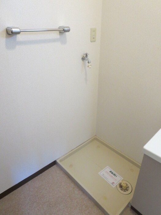 物件内観写真16　(洗濯機置場)