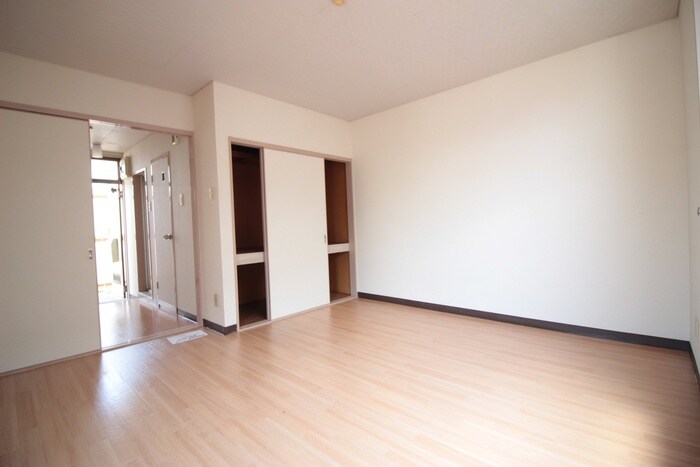 物件内観写真8　(居室)