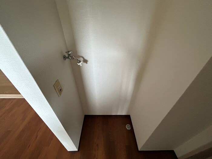 物件内観写真14　(洗濯機置場)