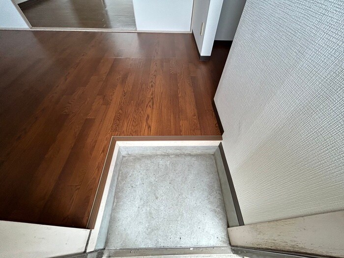 物件内観写真16　(玄関)