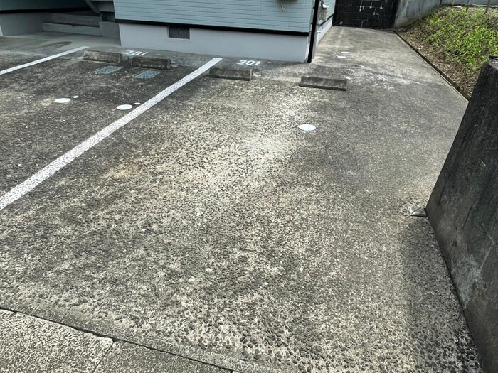 物件外観写真4　(駐車場)