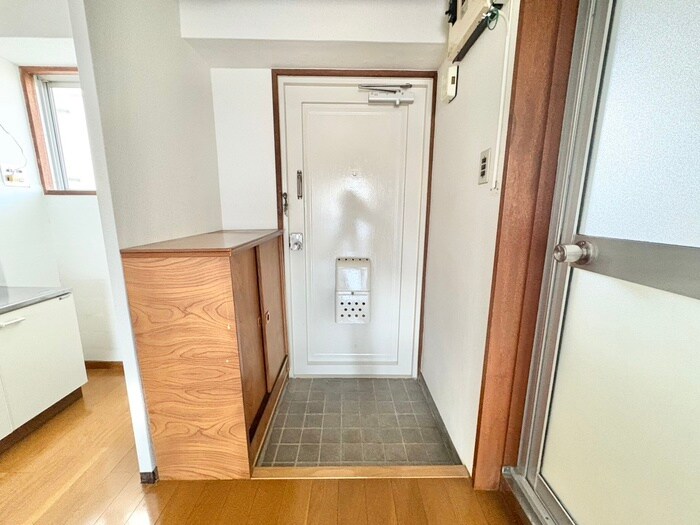 物件内観写真18　(玄関)