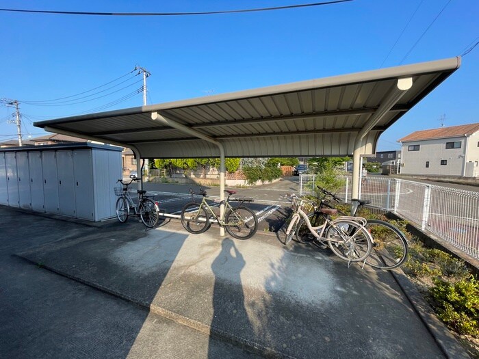 物件外観写真3　(駐輪場)