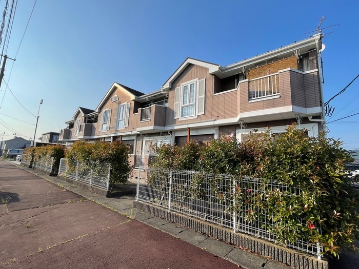 物件外観写真4　(エントランス部分)