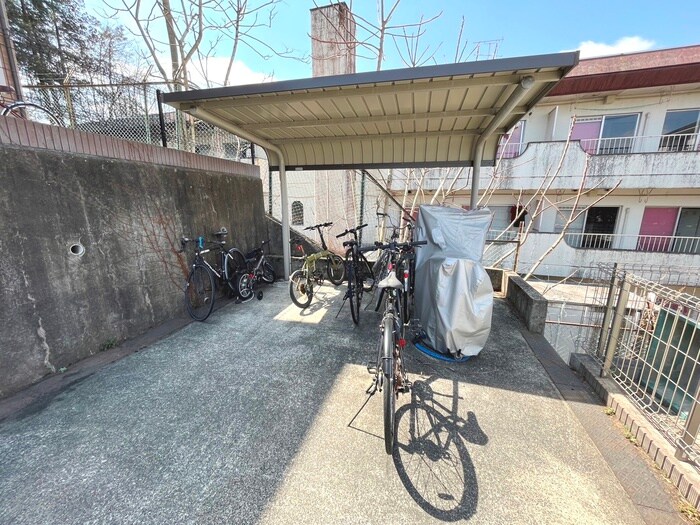物件外観写真5　(駐輪場)
