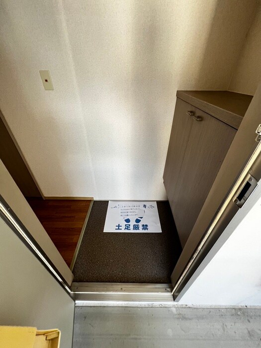 物件内観写真9　(玄関)