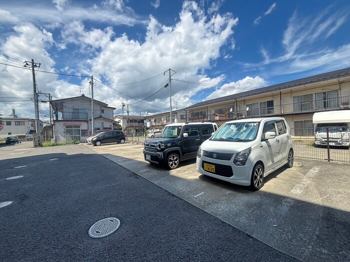 物件外観写真3　(駐車場)