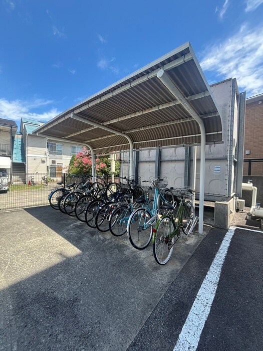 物件外観写真4　(駐輪場)