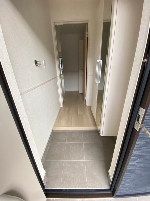 物件内観写真17　(玄関)