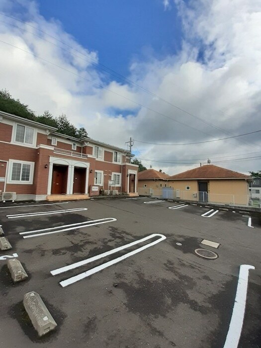 物件外観写真2　(駐車場)