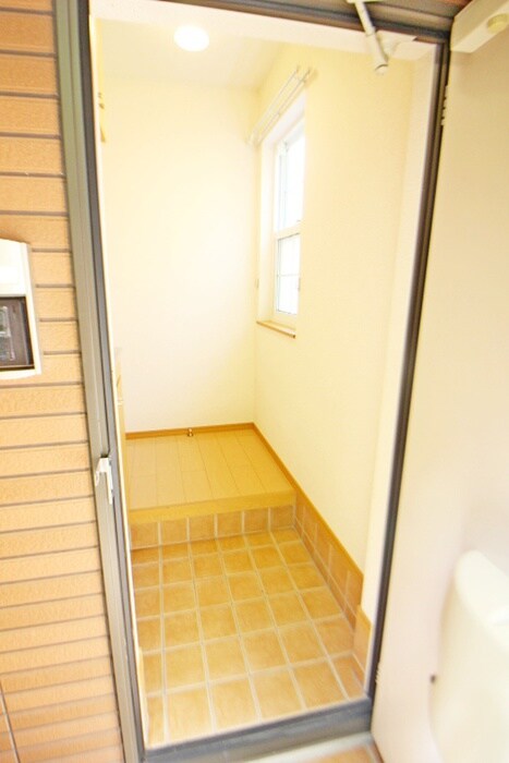 物件内観写真15　(玄関)