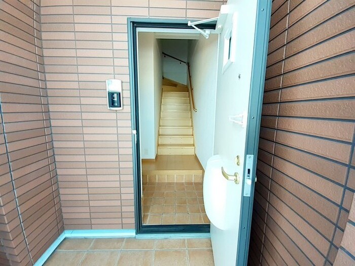 物件内観写真16　(玄関)