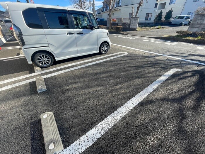 物件外観写真4　(駐車場)