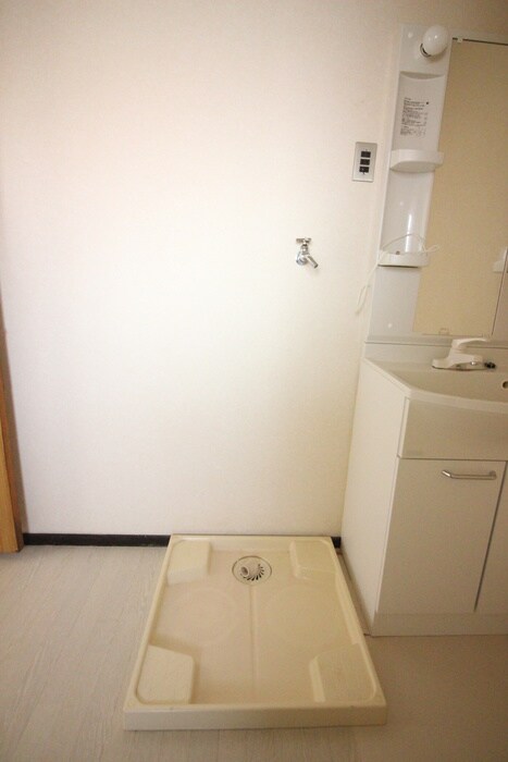 物件内観写真12　(洗濯機置場)