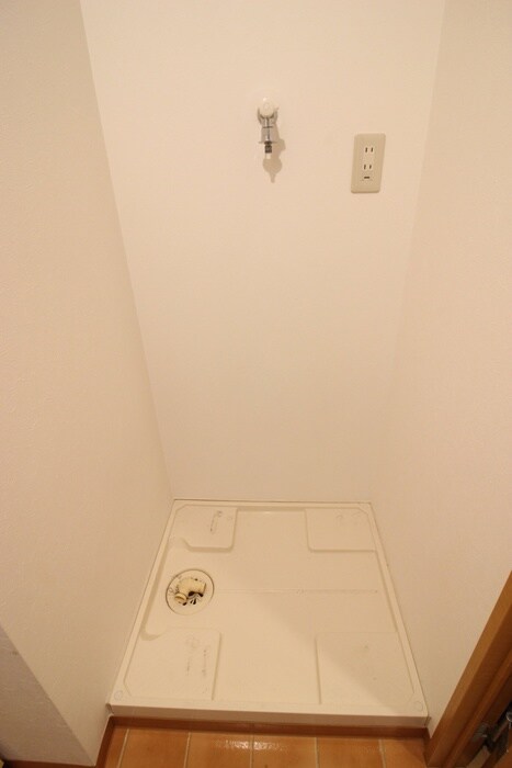 物件内観写真15　(洗濯機置場)